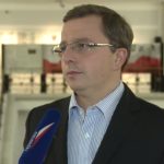 SLD krytykuje PiS i PO: Tusk mówi tylko o wydawaniu pieniędzy, a Kaczyński ma dwie twarze