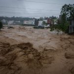 Stolica Nepalu odcięta od świata przez powodzie i lawiny