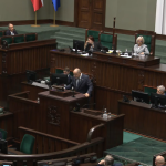 Marszałek z PO wyłączyła mikrofon posłowi Mateckiemu. Posłuchaj za co!