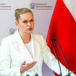Nowacka znów deformuje oświatę? Mają zniknąć kolejne przedmioty