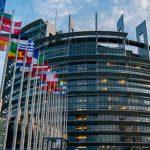 „Demokracja walcząca” UE, czyli ruszyło polowanie na europosłów z PiS