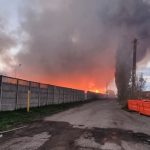 Trwa dogaszanie pożaru składowiska odpadów w Piotrkowie