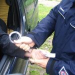 Próbował przekupić policjantów. Narobił sobie kłopotów
