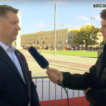 Czarnek: to przykre, że ludzie chcą składać wieńce z tablicami, które szkalują ofiary smoleńskie