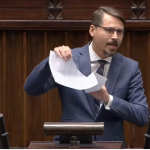 Awantura w Sejmie. Poseł Konfederacji podarł ustawę. „Spalcie się ze wstydu!” Wideo