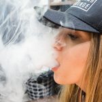 E-papieros wybuchł jej w ustach, wywołując poważne obrażenia