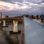 Tą kładką mieli zamknąć usta niedowiarkom, ale… Sztandarowa inwestycja Trzaskowskiego to teraz obraz „nędzy i rozpaczy”