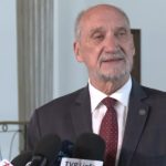 Macierewicz: Tusk podejmuje próby ratowania Putina i temu służą kłamstwa na temat Smoleńska