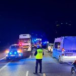 Uczniowie żegnają kolegów, którzy zginęli w karambolu na s7
