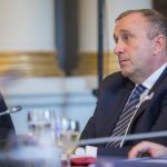 Schetyna zapowiada „domknięcie systemu”. Internauci już mu odpowiedzieli