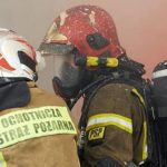 Pożar w bloku wymusił ewakuację prawie setki osób