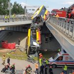 Kierowca autobusu, który spadł z mostu Grota-Roweckiego, sprawcą wypadku na Woli