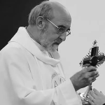 Ksiądz Lachowicz, brutalnie zaatakowany siekierą, nie żyje