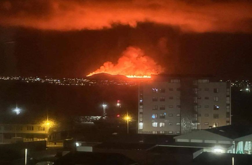 Kolejna erupcja wulkanu na półwyspie Reykjanes. Tuż obok stolicy