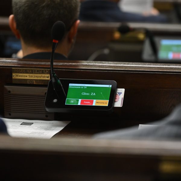 W sejmie poczytają dziś o Wigilii, a będą mówić ludzkim głosem?