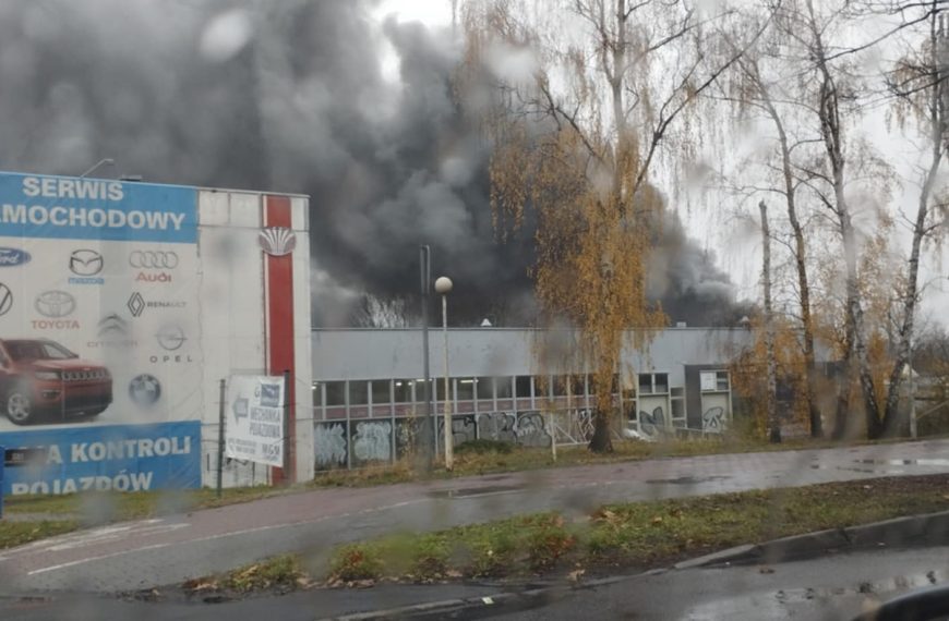 Duży pożar w Zielonej Górze. Jedna osoba z poparzeniami trafiła do szpitala