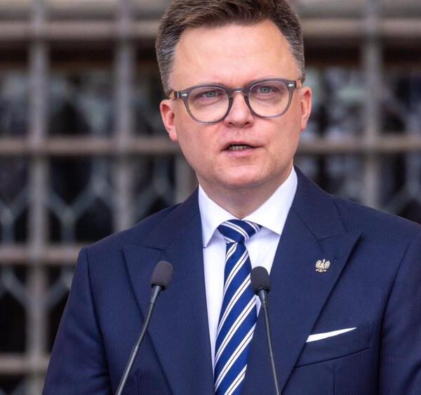 Czarne chmury nad Hołownią. Internet zareagował