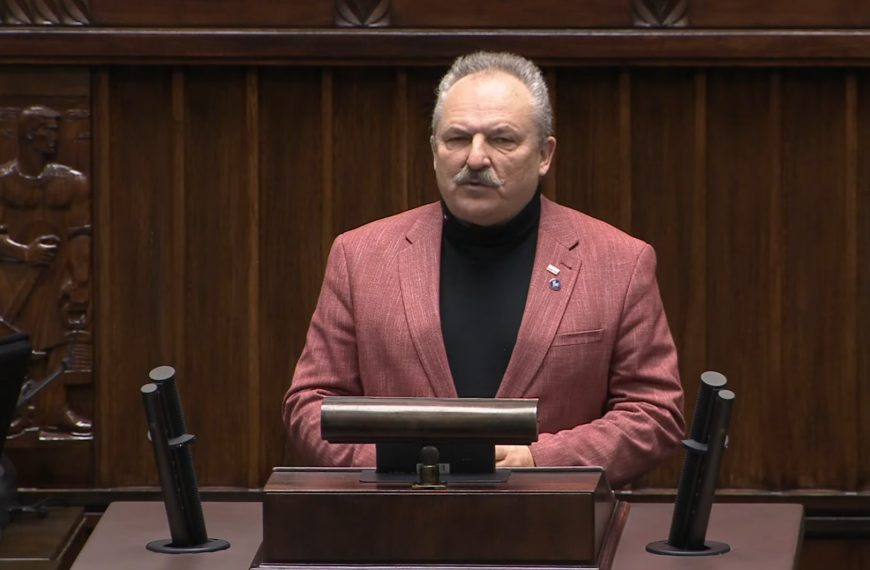 Jakubiak ostro w Sejmie: robicie cyrk na kółkach! Kłamiecie, kłamaliście i kłamać będziecie!