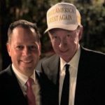 Legenda w czapce M.A.G.A w Mar-a-Lago. Co dostrzega Gretzky?