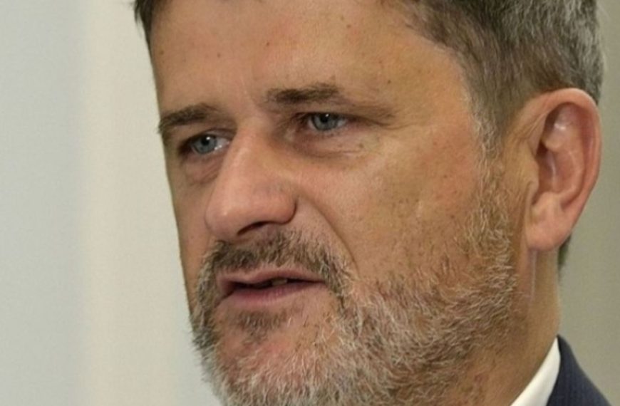 On siedzi w areszcie, a jego mienie trafia w obce ręce. Smutny koniec biznesów Janusza Palikota