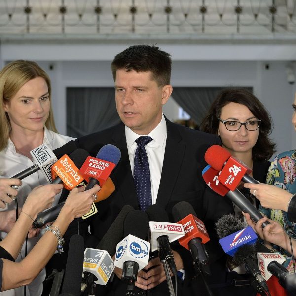 Petru pójdzie pracować na kasę do dyskontu
