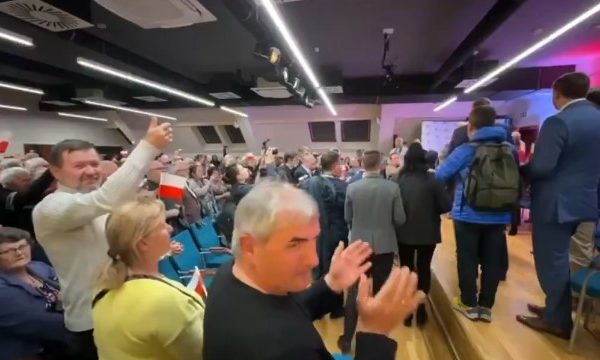 Sympatycy Republiki wspierają Karola&hellip;