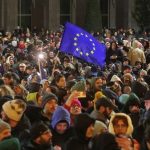 Antyrządowy protest w Tbilisi. Tysiące ludzi na ulicach