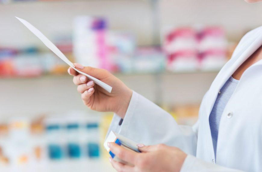 Farmaceuci alarmują: tysiącom polskich aptek grozi zamknięcie