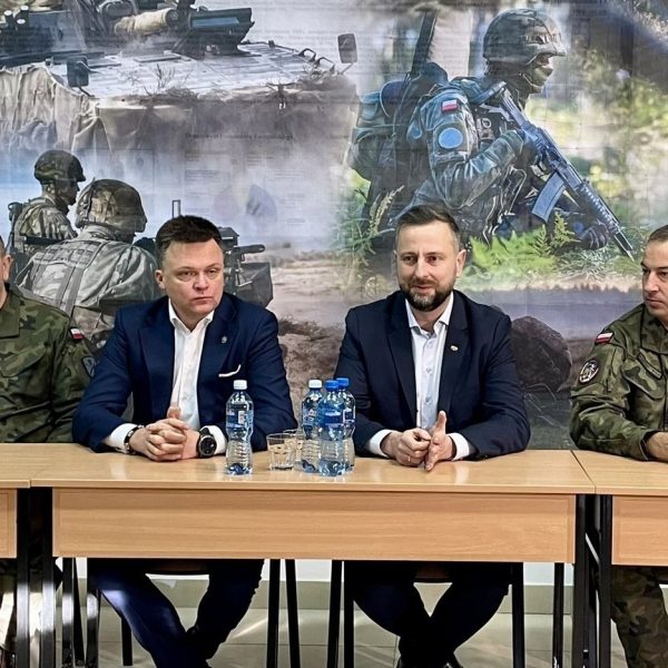 HIT! Polityczny „lans” na tle wojska? Hołownia i Kosiniak-Kamysz w ogniu ostrej krytyki