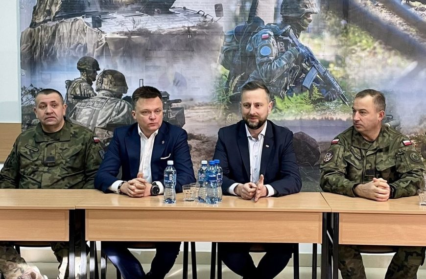 HIT! Polityczny „lans” na tle wojska? Hołownia i Kosiniak-Kamysz w ogniu ostrej krytyki