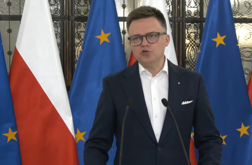 HIT! Marszałek Hołownia zapomniał o włączonym mikrofonie. POSŁUCHAJ co powiedział!