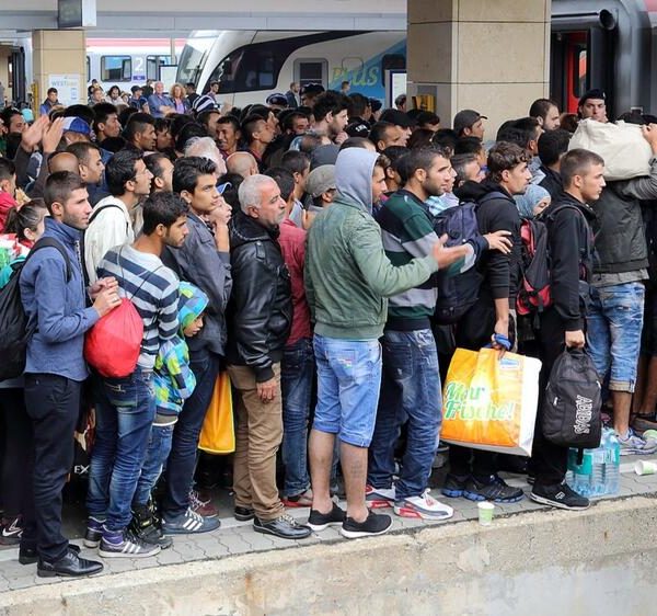 Włoskie ośrodki dla osób ubiegających się o azyl stoją puste. Gdzie migranci?