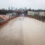 Kładka Trzaskowskiego będzie czyszczona za gigantyczne pieniądze
