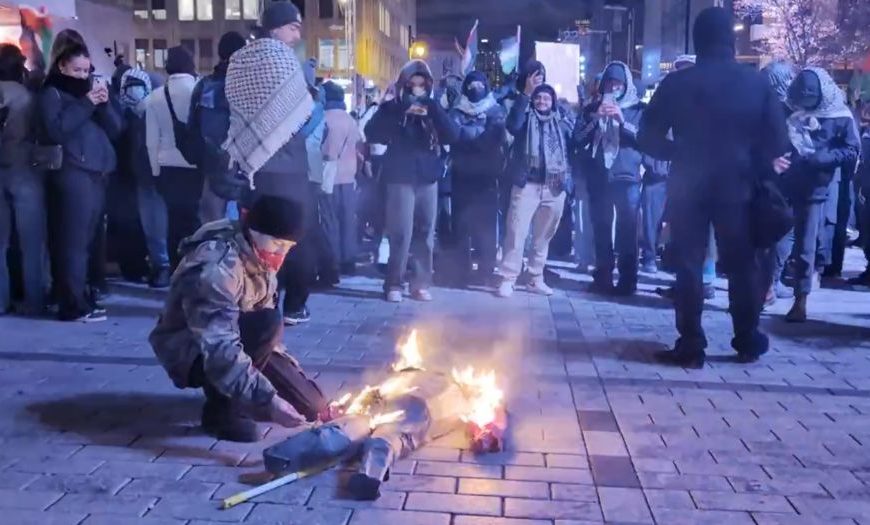Kanada. Dantejskie sceny w Montrealu. Spalili kukłę Żyda