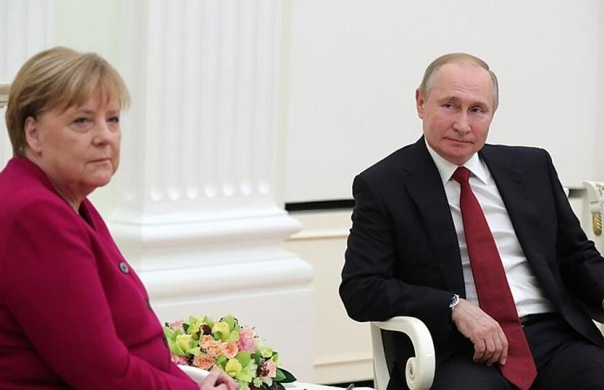 Była kanclerz usprawiedliwia rosyjskiego agresora. „Błędem było pomijanie zdania Putina”, podkreśla Merkel