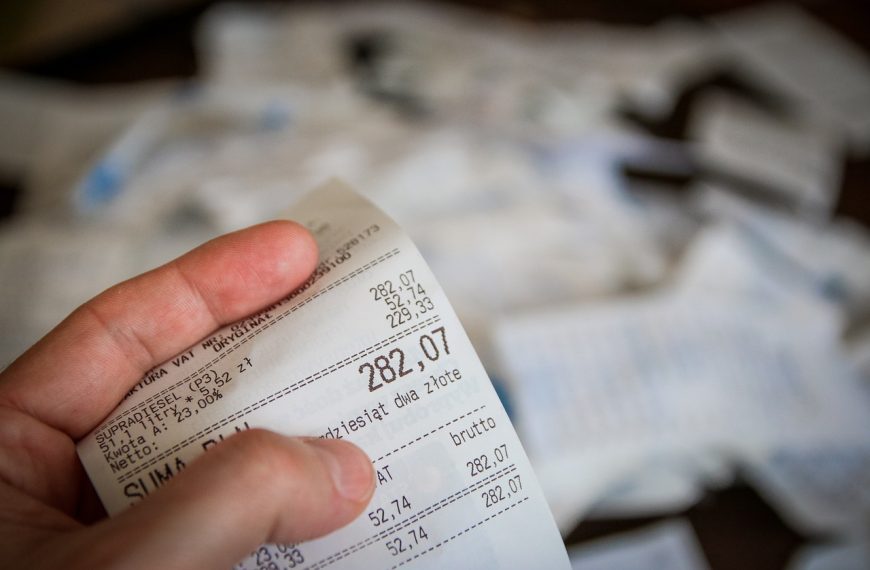 KO rządzi. Prawie połowa Polaków ma problemy finansowe
