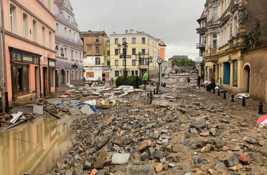 Sejm prawie jednogłośnie za ułatwieniem udzielenia pomocy powodzianom