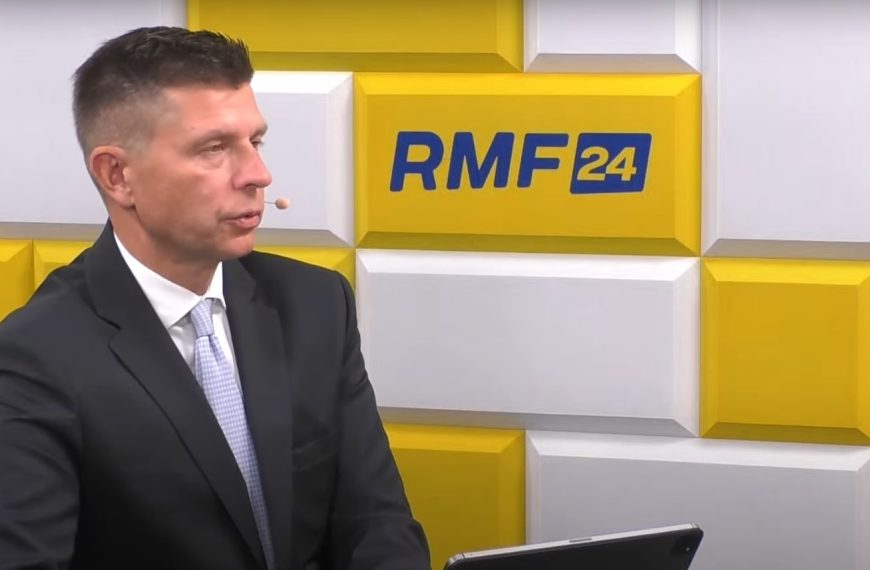 Oburzenie po słowach Petru o powodzianach: „Co im po przeprosinach, kiedy marzną?”