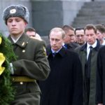 Przyjaciek Putina Schroeder jest kawalerem Orderu Orła Białego, ale to Macierewicz przeszkadza Sikorskiemu