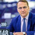 Sikorski chce pozyskać konserwatywnych wyborców. Zapomniał o „dożynaniu watahy” i poparciu dla aborcji?