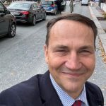 Nietypowe akcje po meczu Legii z drużyną z Mińska. Poseł PiS do Sikorskiego: „Ochrona dyktatora?”