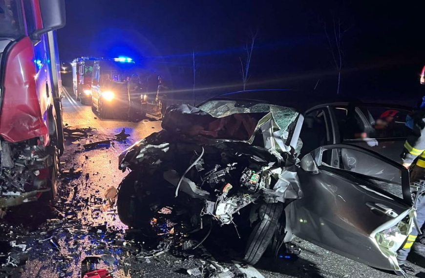 Zderzenie czołowe zakończone śmiercią kierowcy