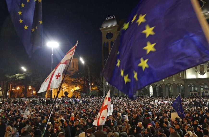 Solidarność Gruzinów rośnie! Szkoły, dyplomaci, urzędnicy…