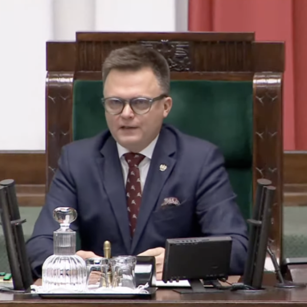 OBRZYDLIWE! Hołownia wykorzystał sukces polskich piłkarek do… ataku