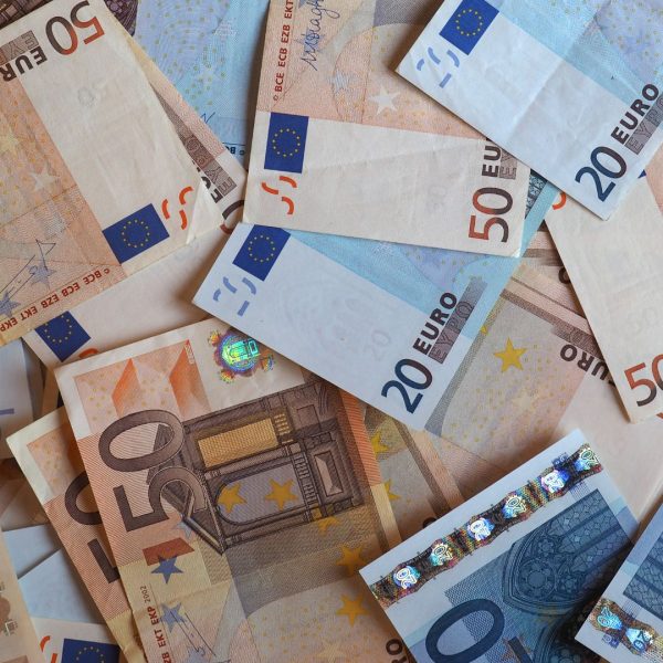 W październiku więcej wpłaciliśmy do budżetu UE niż z niego otrzymaliśmy