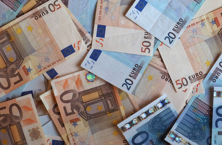 W październiku więcej wpłaciliśmy do budżetu UE niż z niego otrzymaliśmy